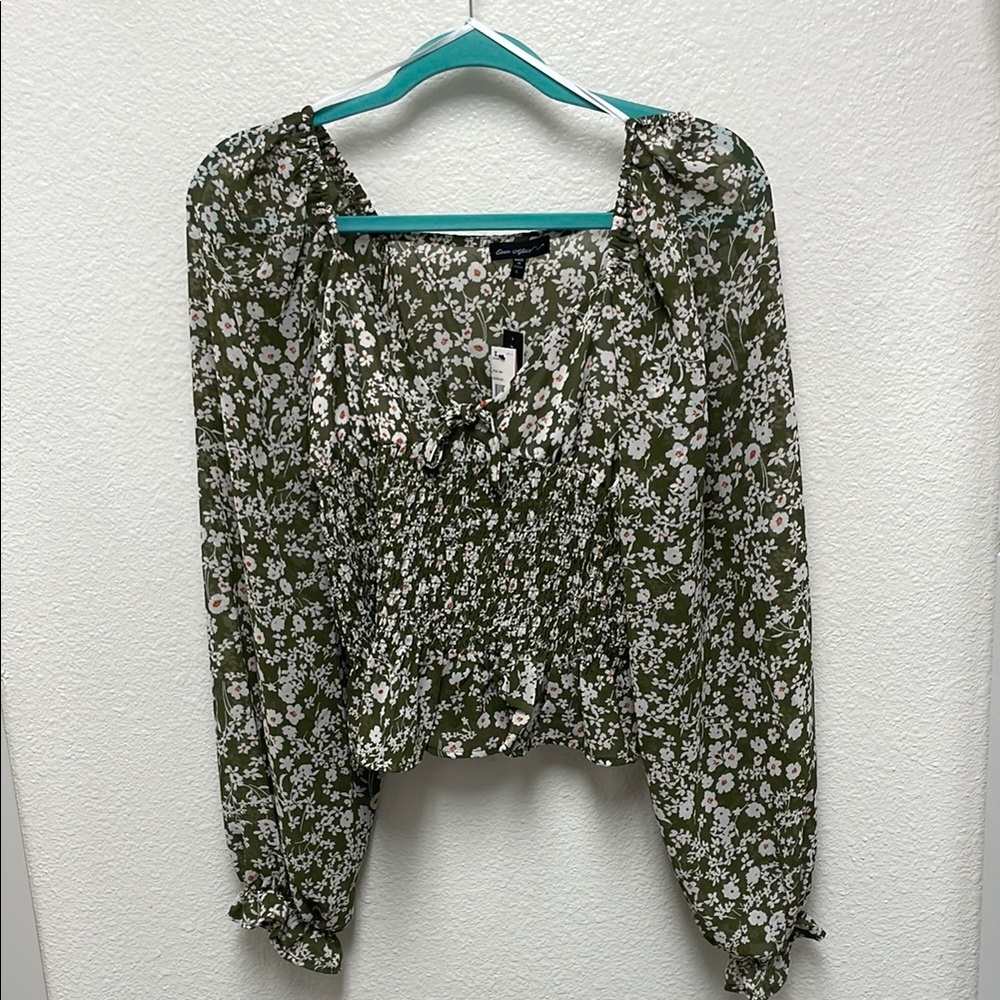 Ever After NWT Junior’s Floral Semi Sheer Long Sleeve Size Large Top Olive Green